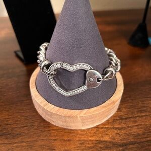 listing-status-banner